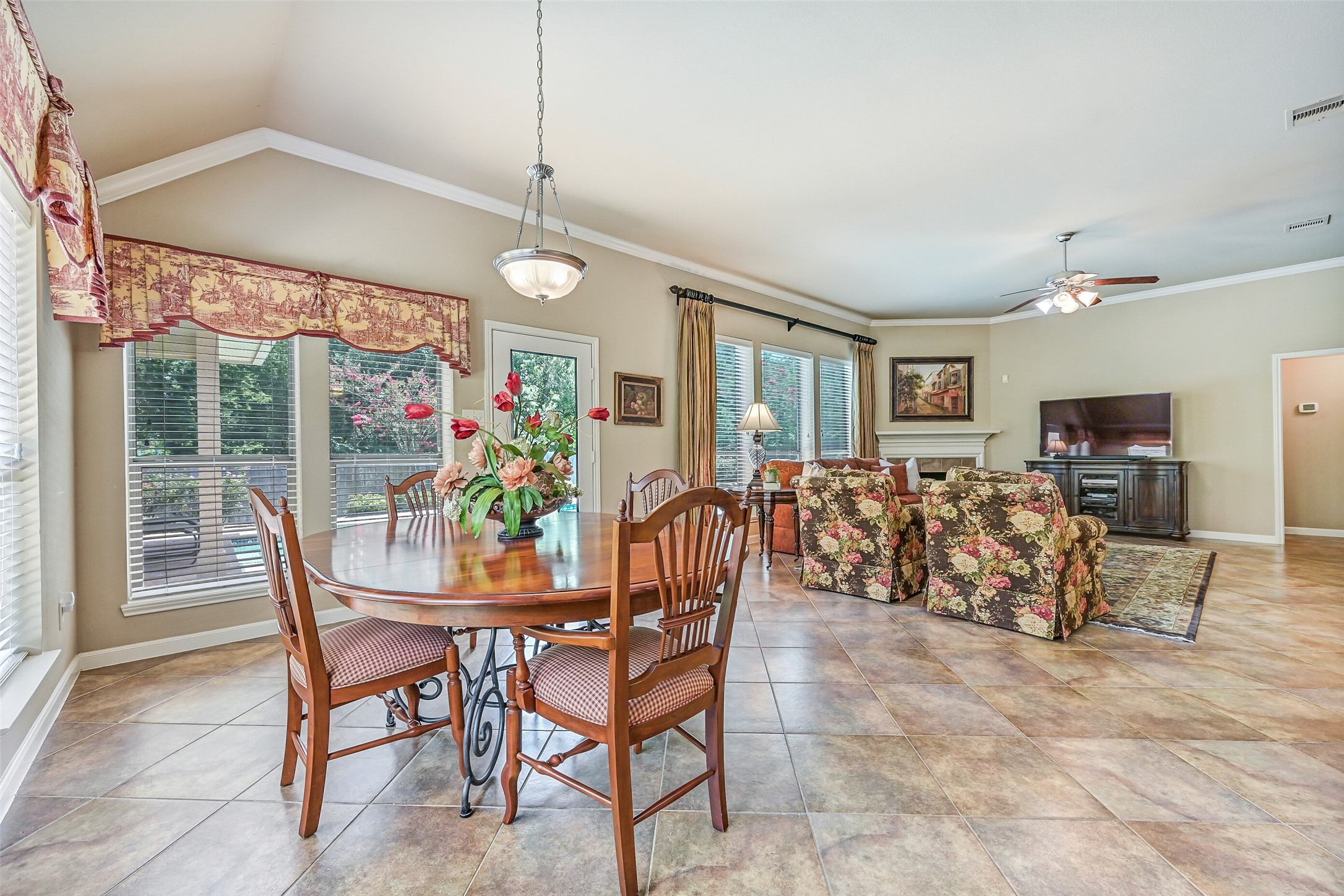 2427 Pioneer Oaks Drive Property Photo 16