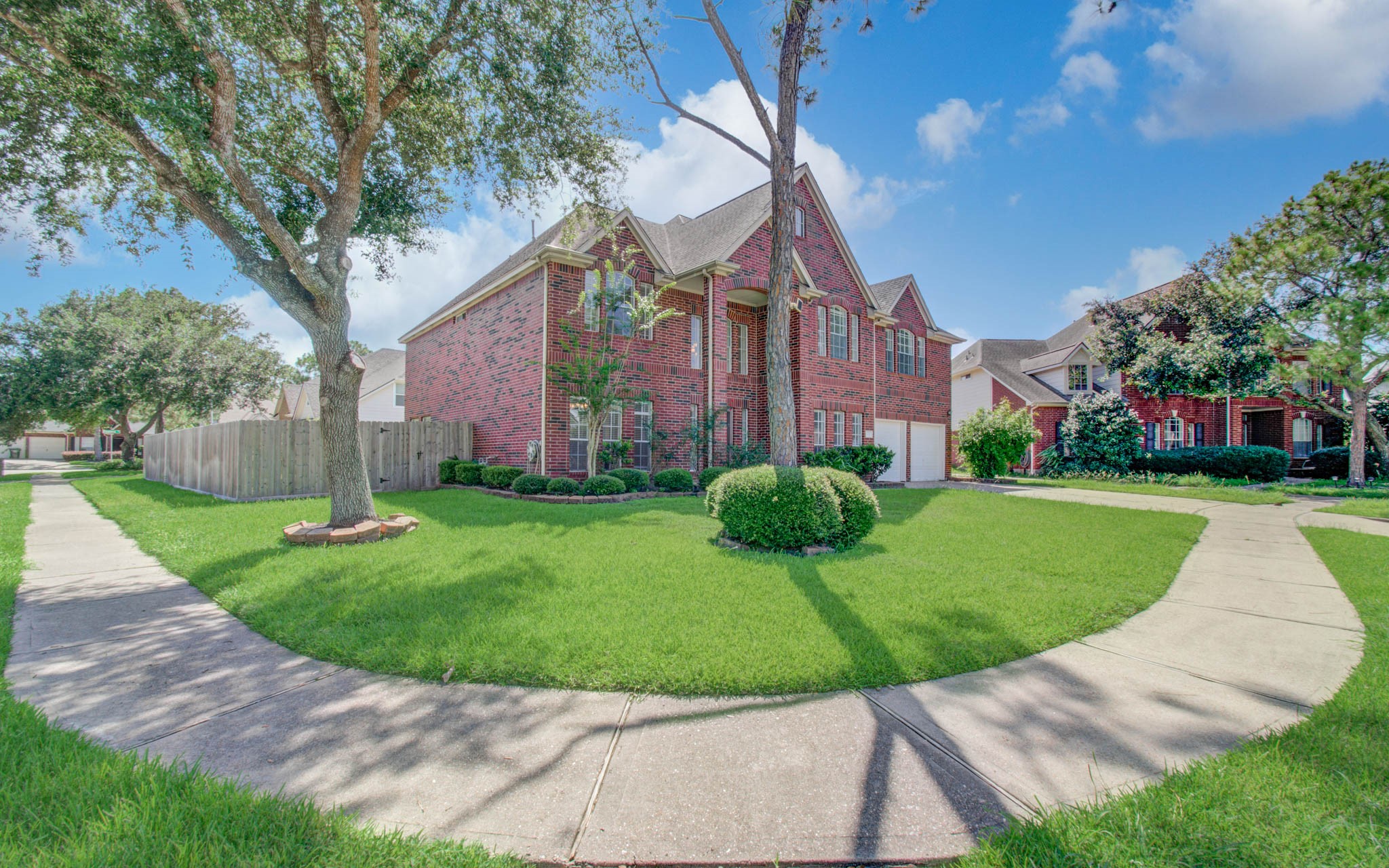1402 Pine Knot Court Property Photo 2