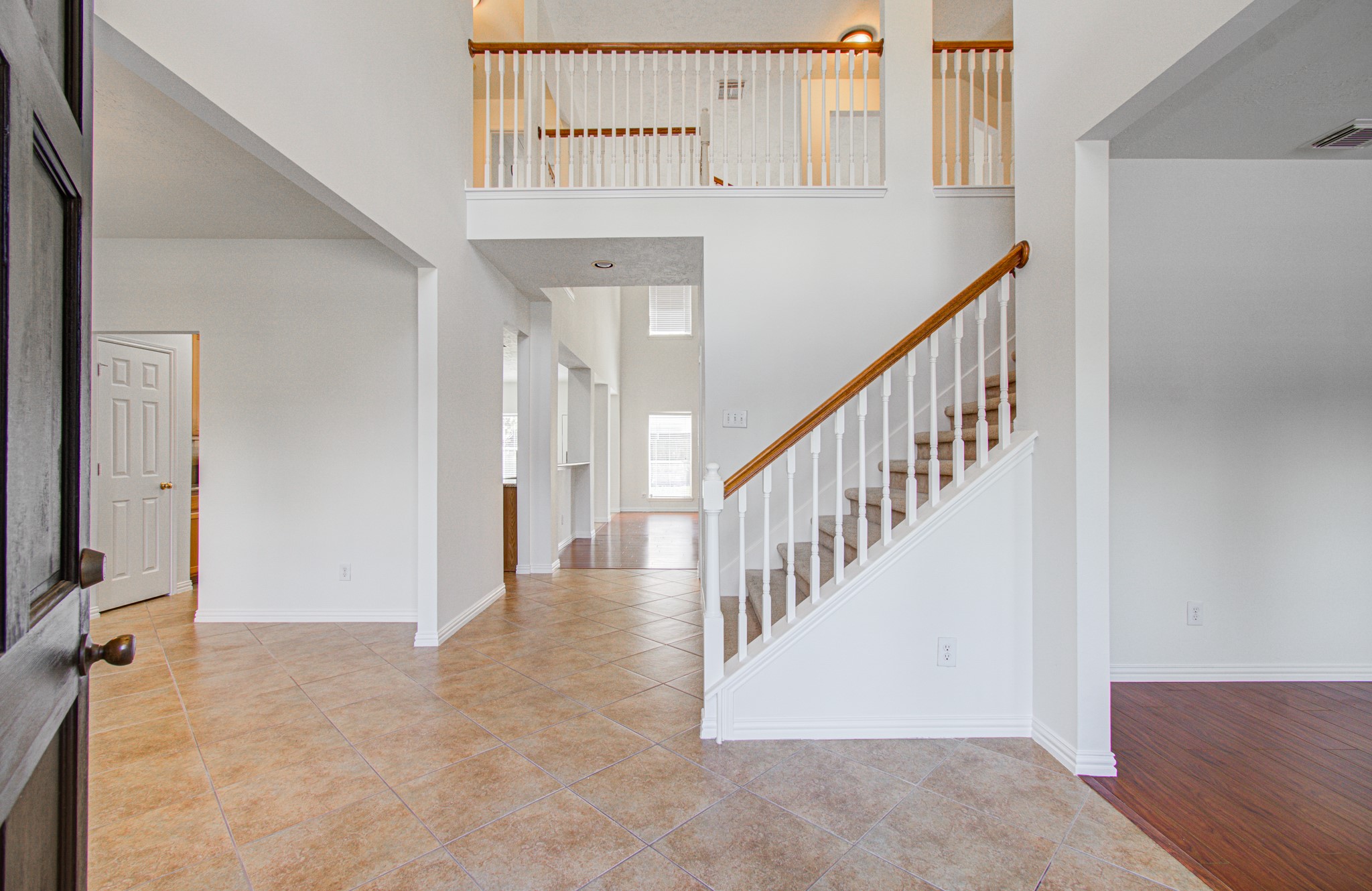 1402 Pine Knot Court Property Photo 3