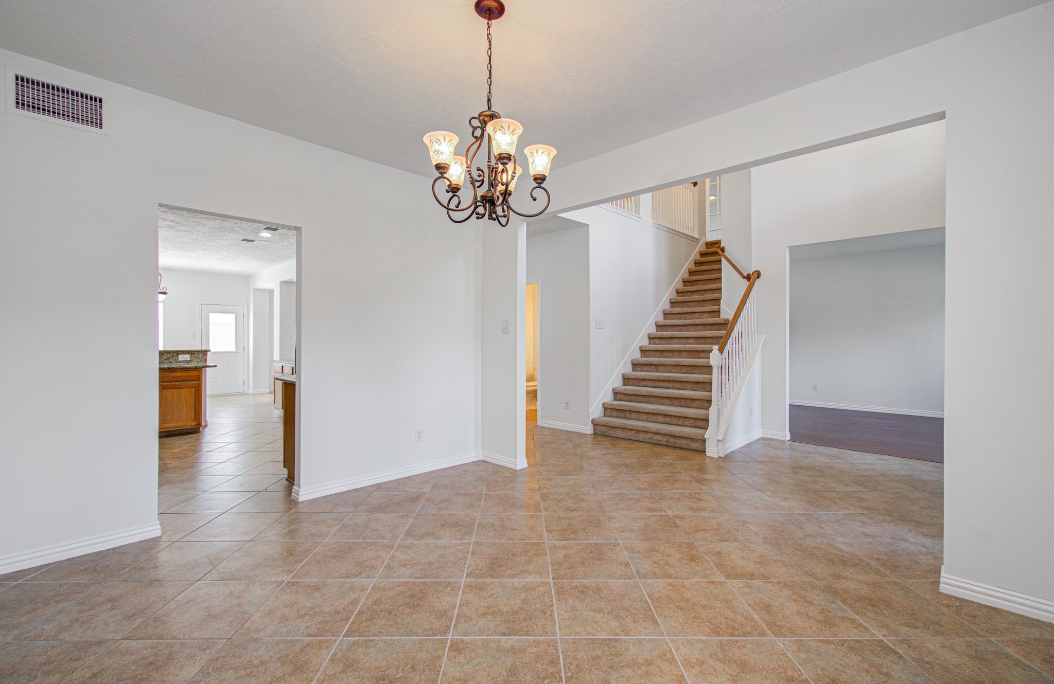 1402 Pine Knot Court Property Photo 5
