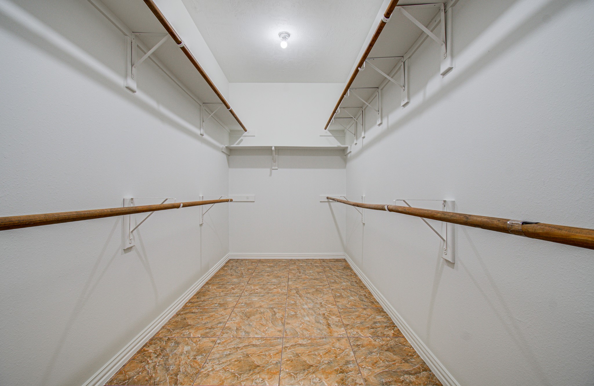 1402 Pine Knot Court Property Photo 21