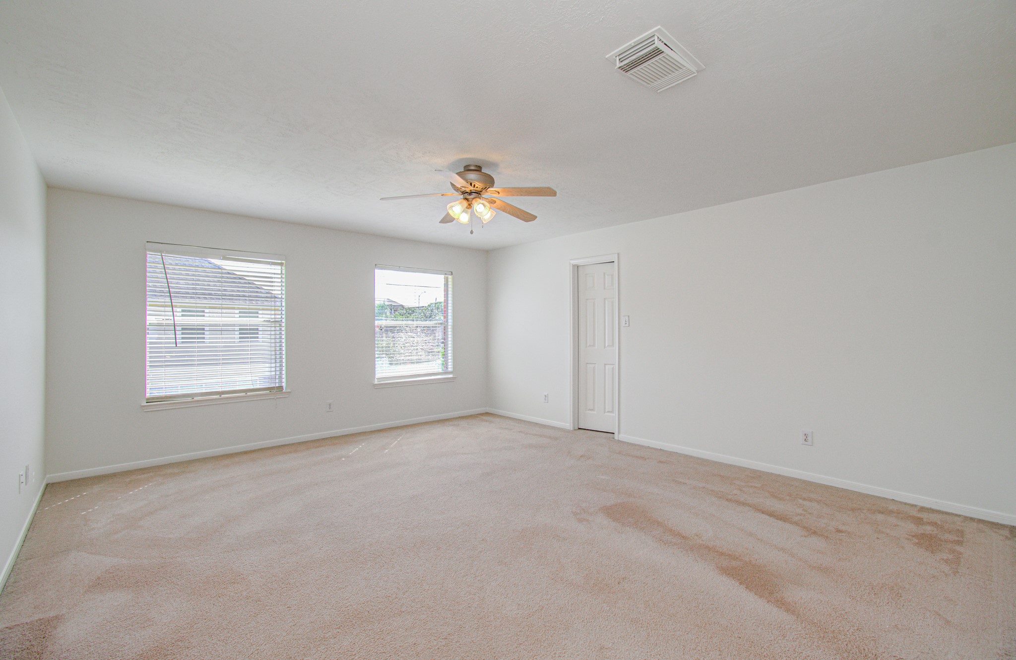 1402 Pine Knot Court Property Photo 23
