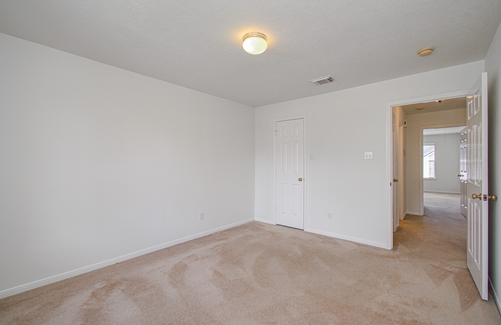 1402 Pine Knot Court Property Photo 30