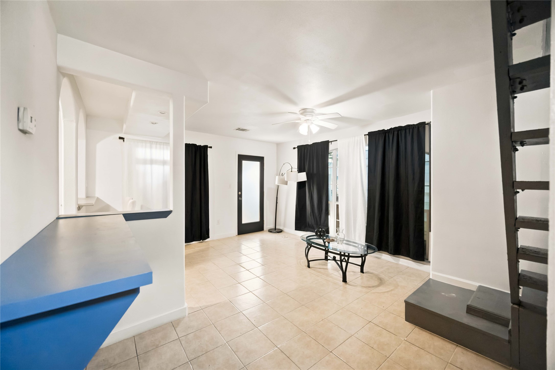 824 W 17th Street D Property Photo 2