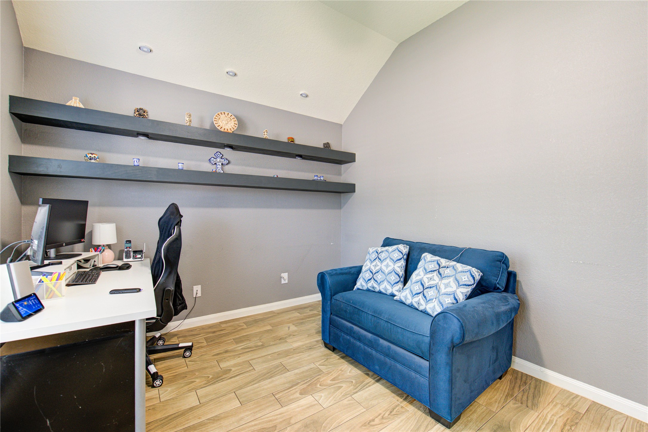 20735 Bandrock Terrace Property Photo 3