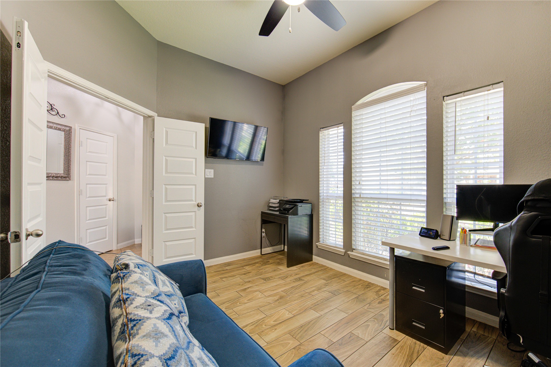 20735 Bandrock Terrace Property Photo 4