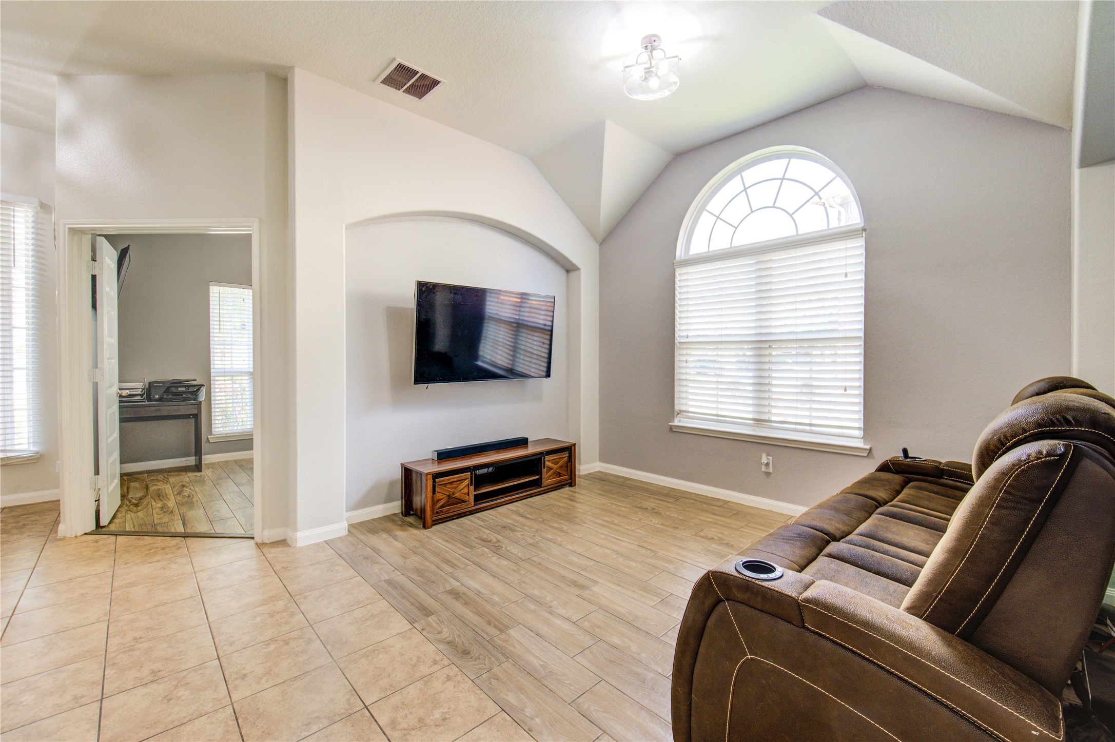 20735 Bandrock Terrace Property Photo 5