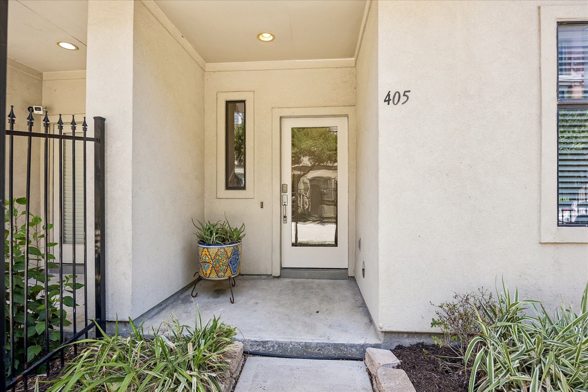 405 Jackson Hill Street Property Photo 2