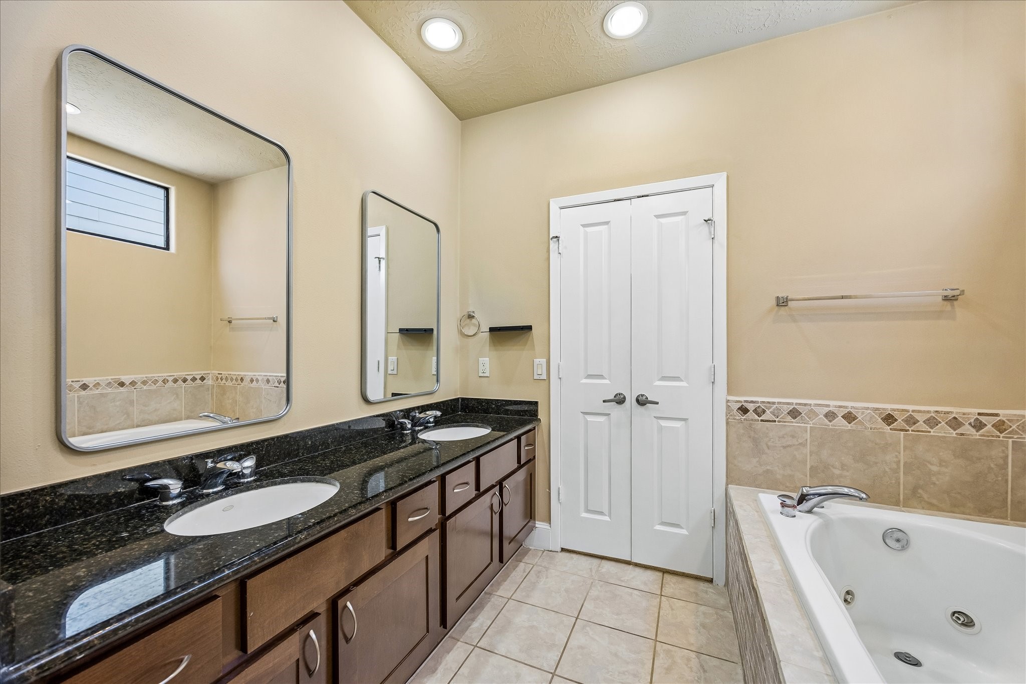 405 Jackson Hill Street Property Photo 12