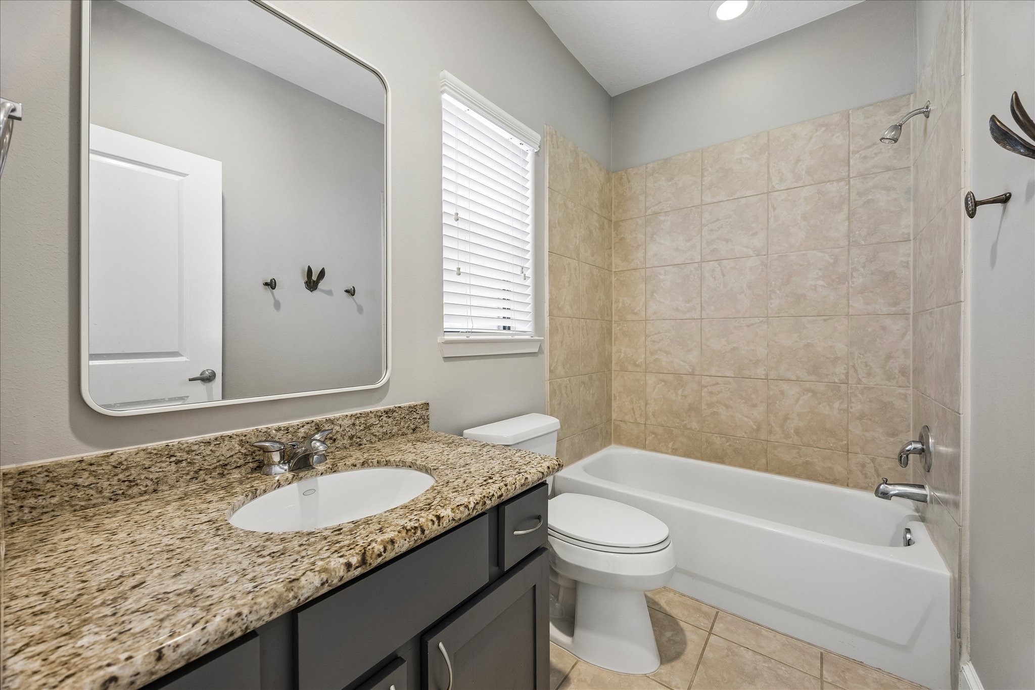 405 Jackson Hill Street Property Photo 18