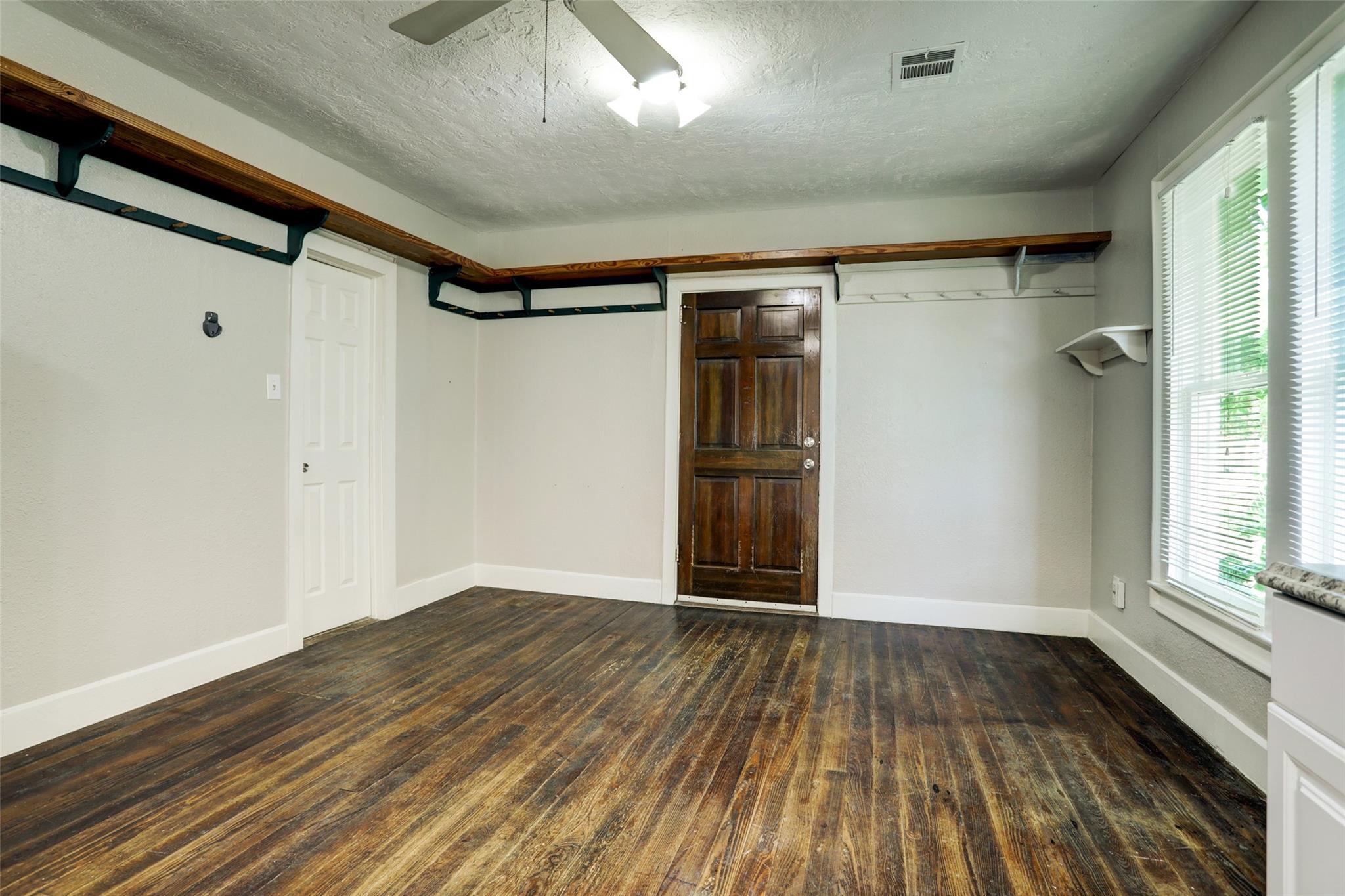523 E Mulberry Street, Angleton Tx 77515 Property Photo 6
