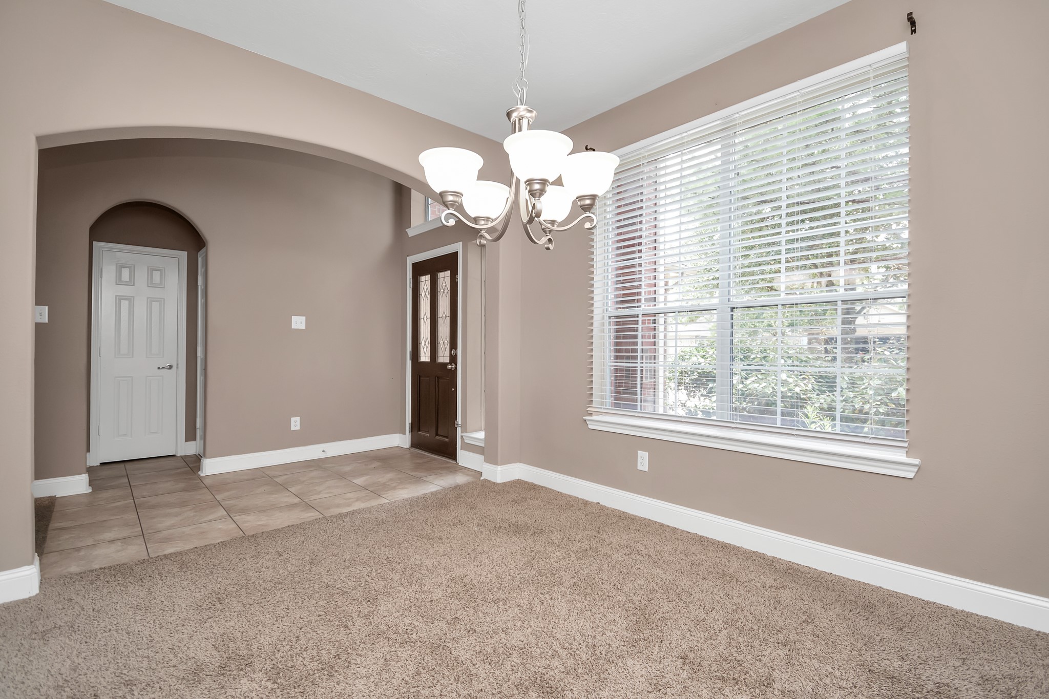 1914 Lenora Court Property Photo 4