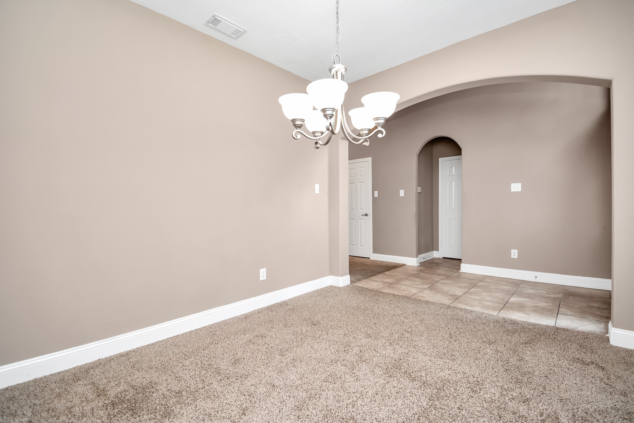 1914 Lenora Court Property Photo 5