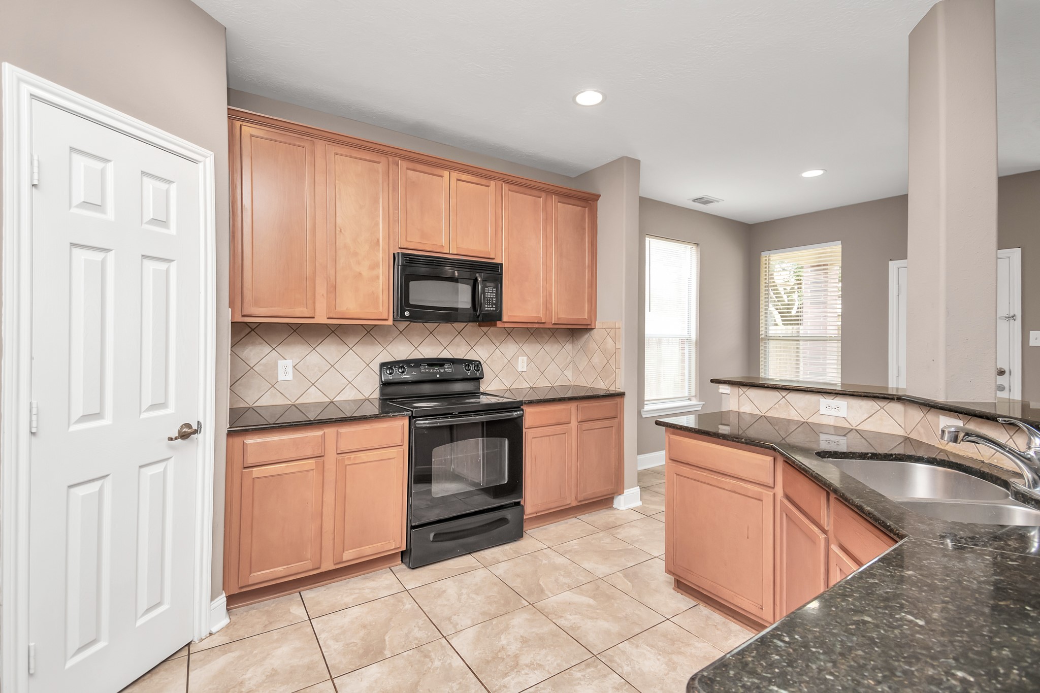 1914 Lenora Court Property Photo 13