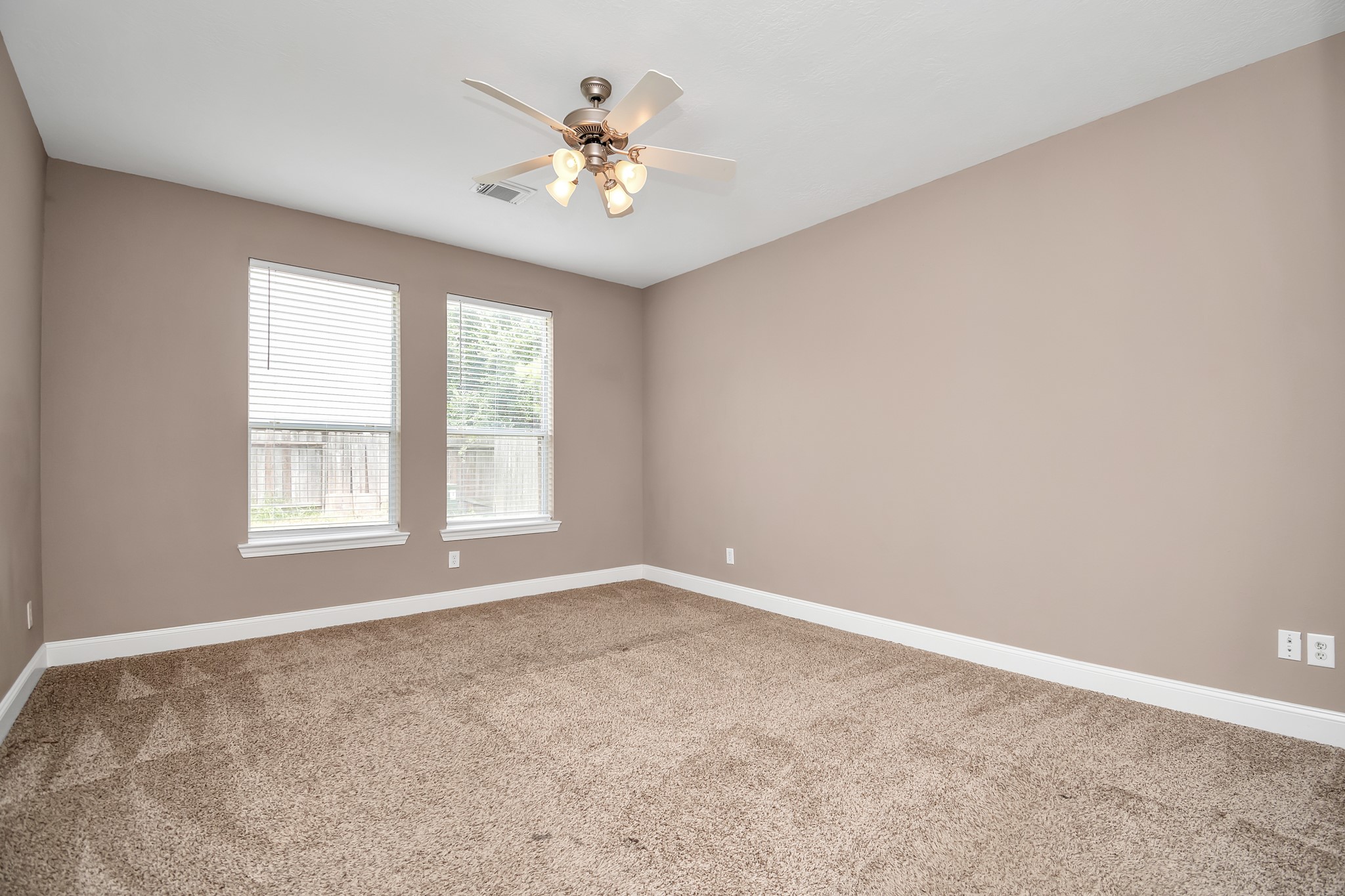 1914 Lenora Court Property Photo 17