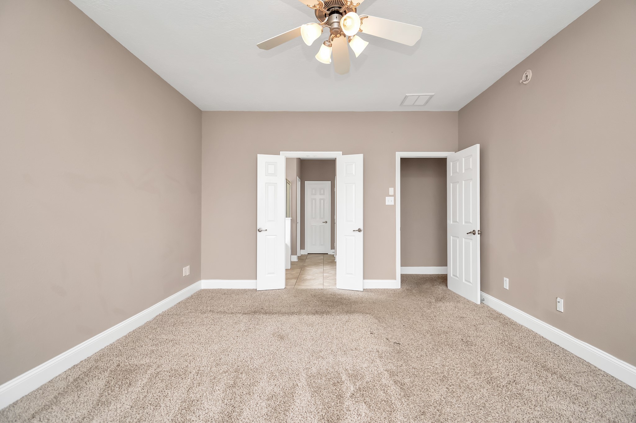 1914 Lenora Court Property Photo 18