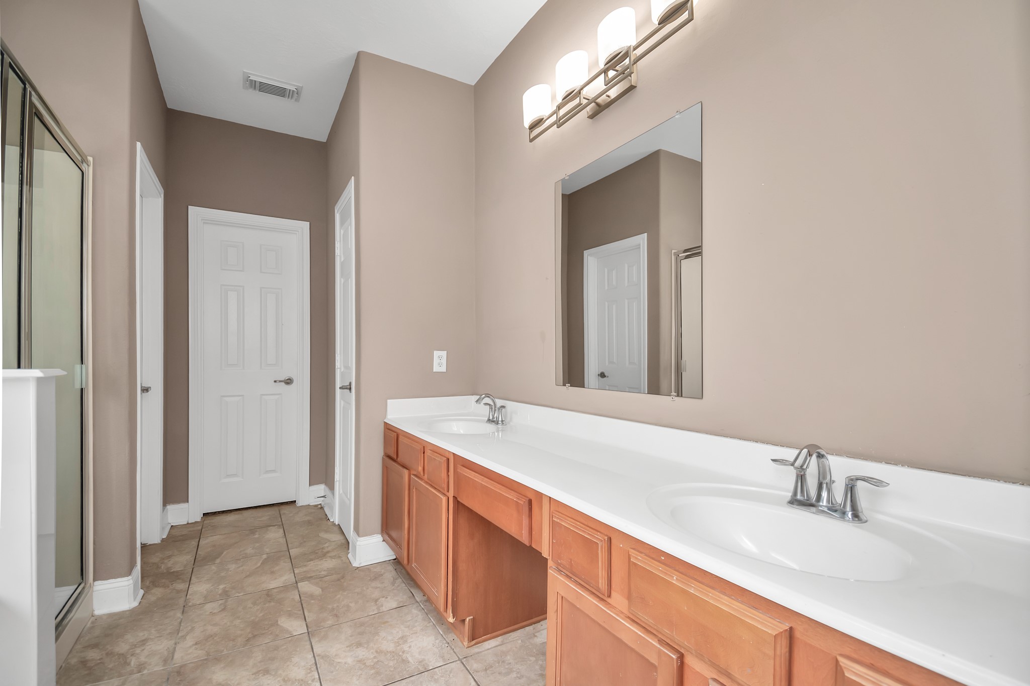 1914 Lenora Court Property Photo 19