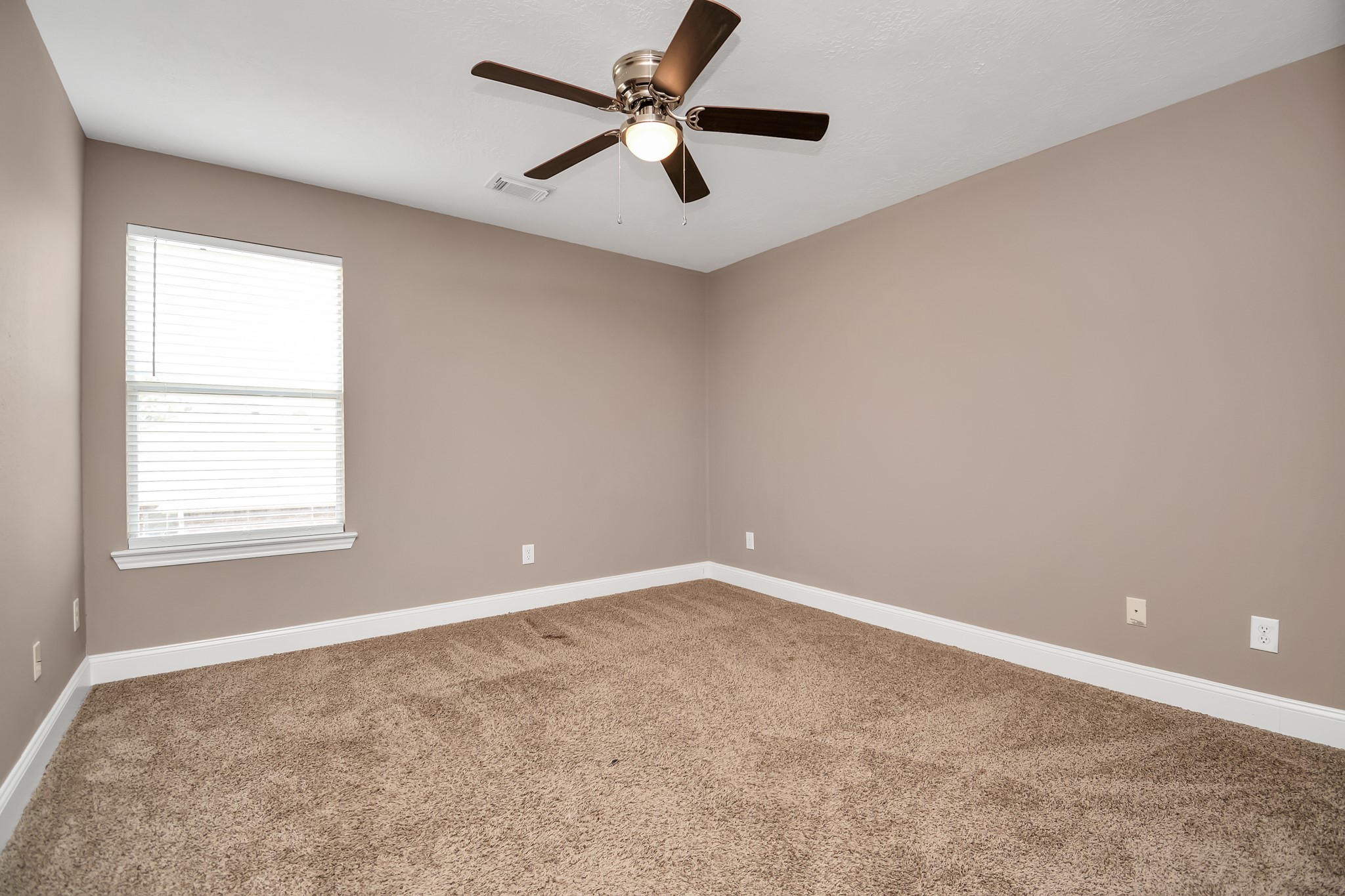 1914 Lenora Court Property Photo 29