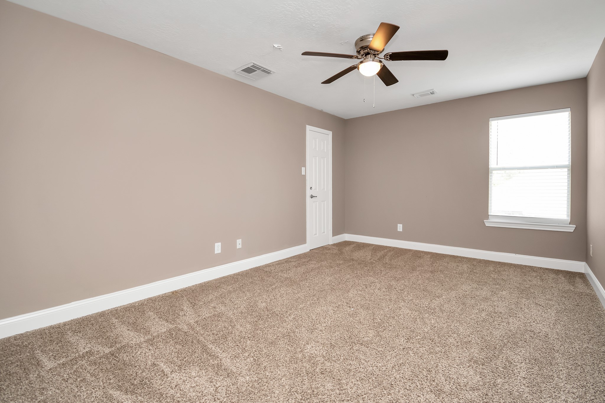 1914 Lenora Court Property Photo 31