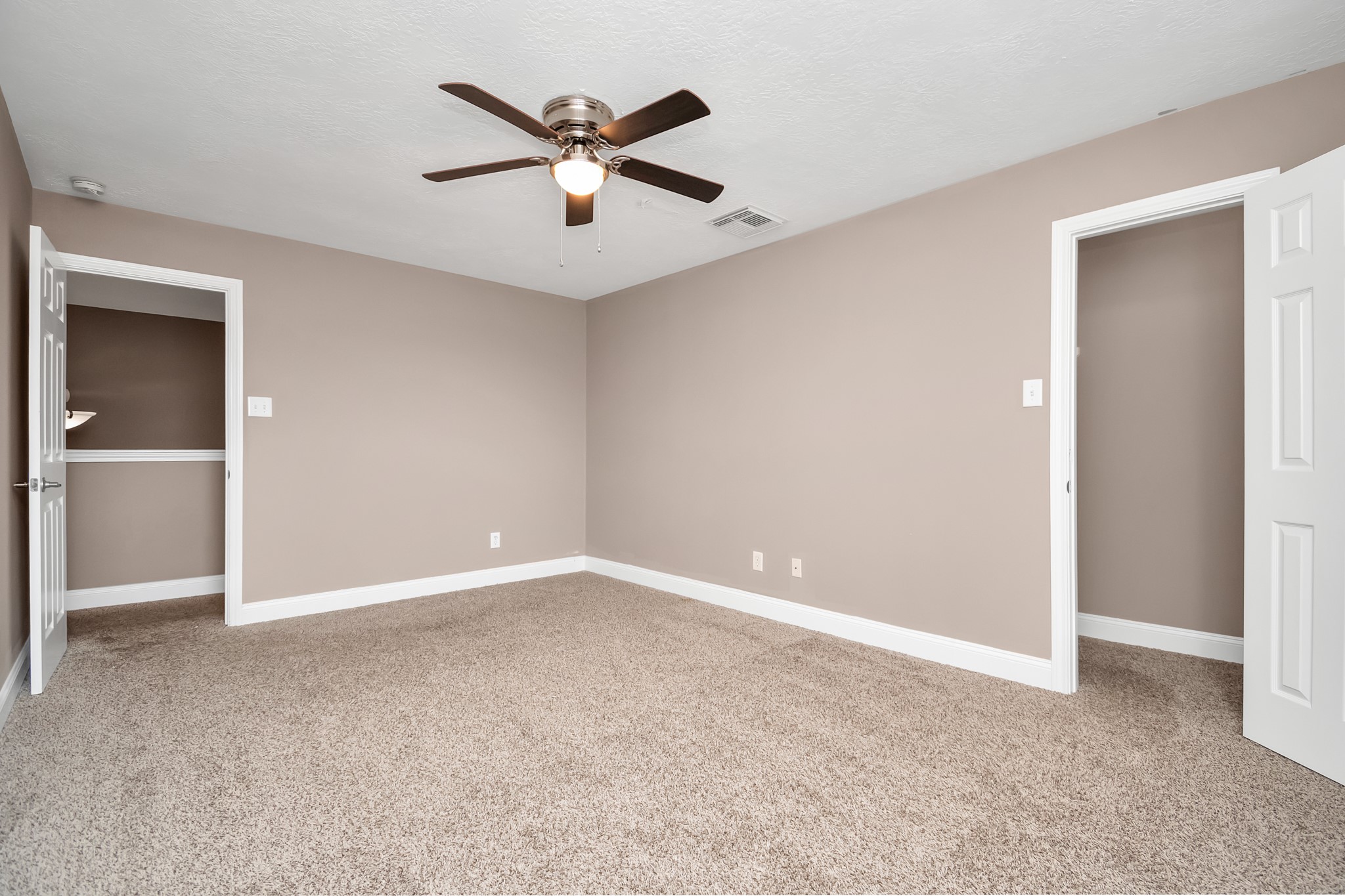 1914 Lenora Court Property Photo 32