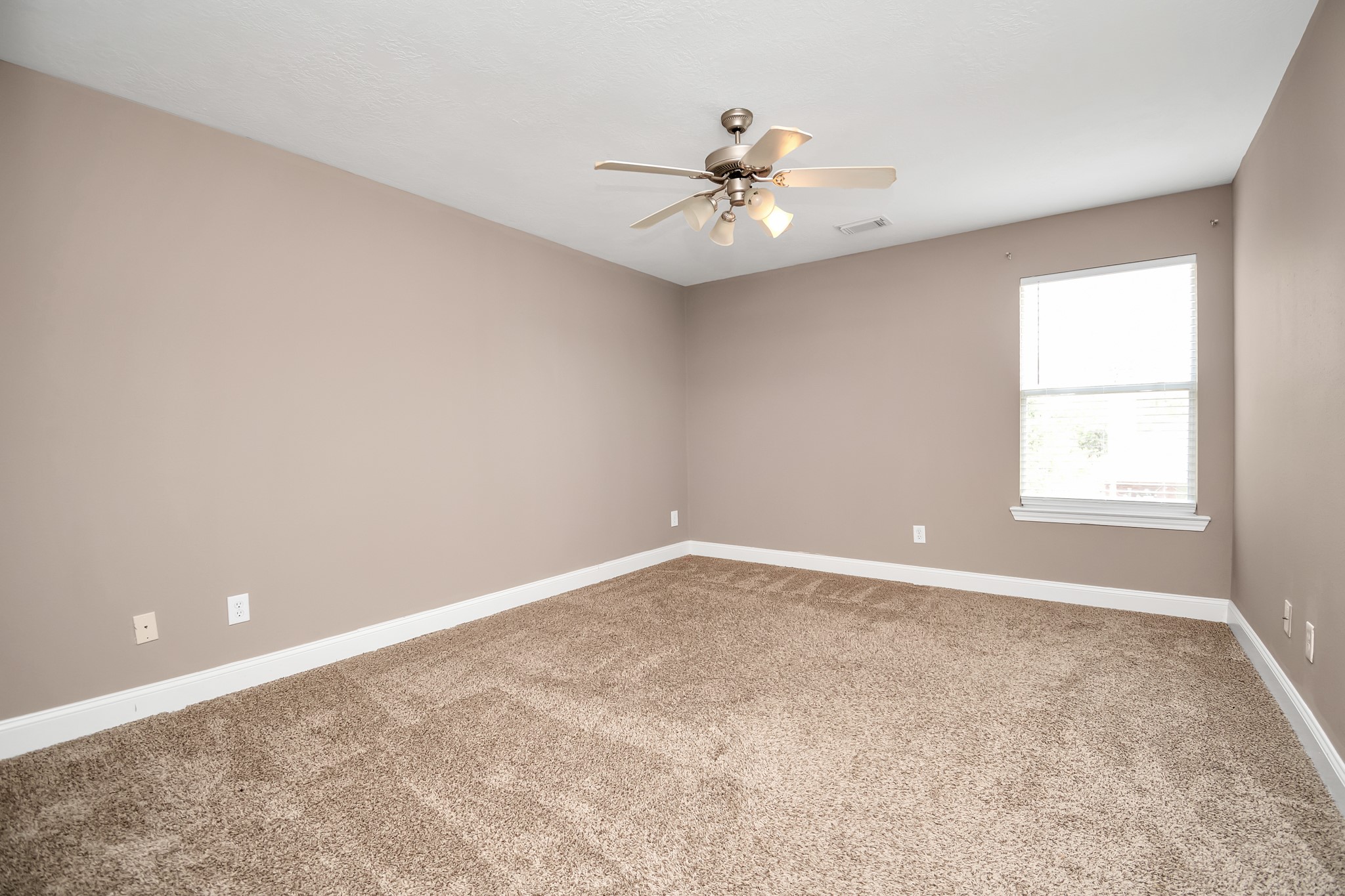 1914 Lenora Court Property Photo 33