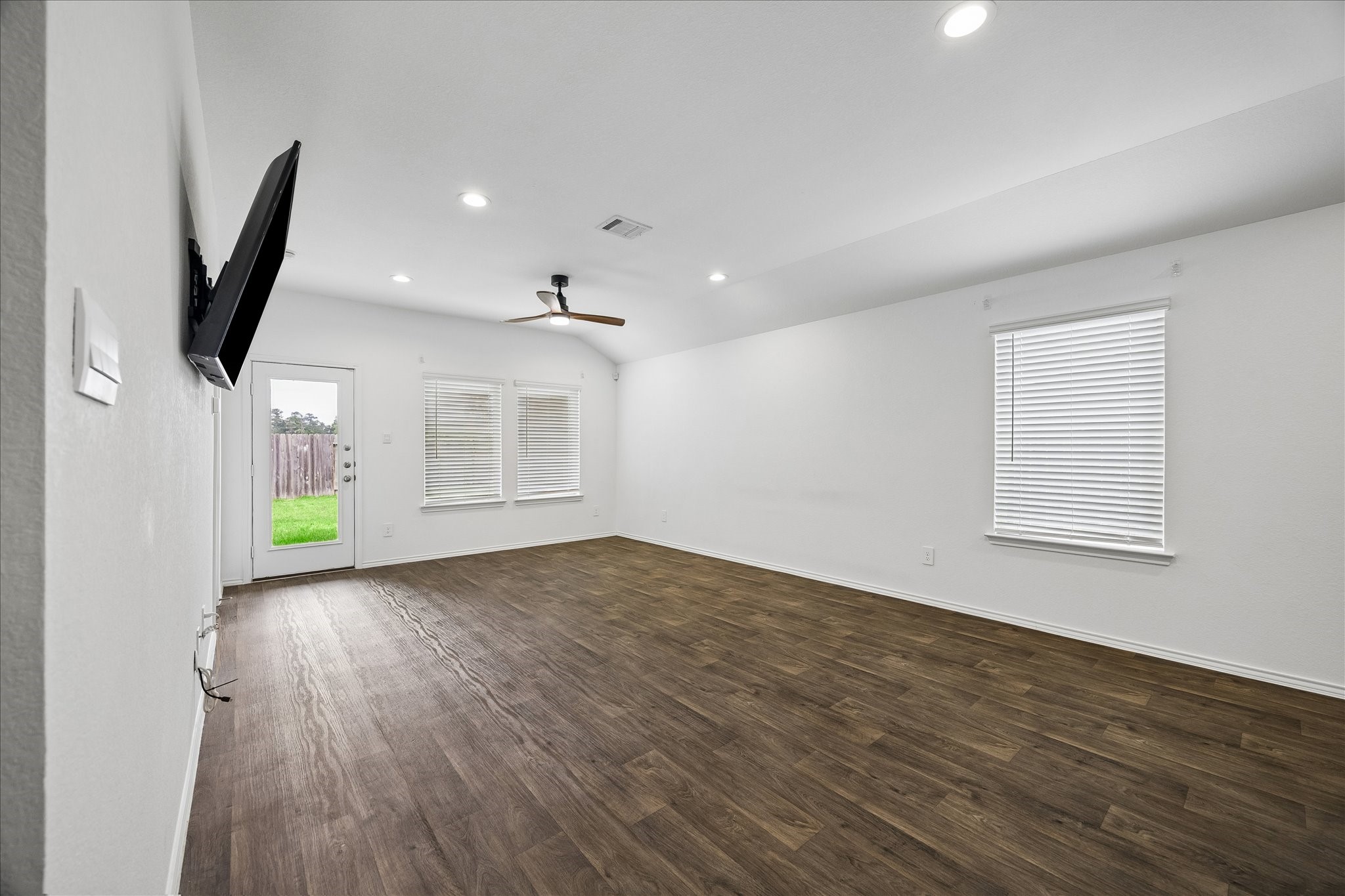 16691 Lonely Pines Drive Property Photo 2