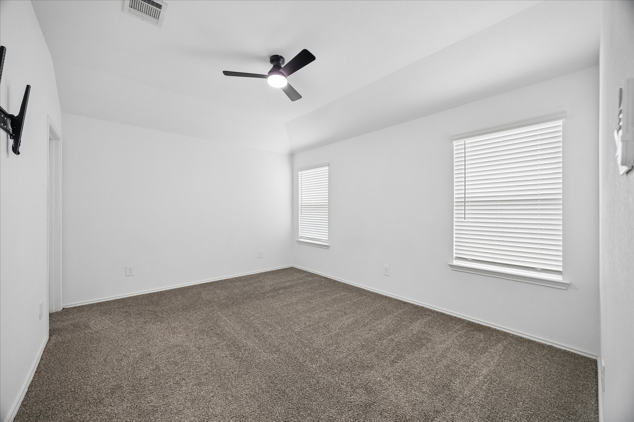 16691 Lonely Pines Drive Property Photo 4