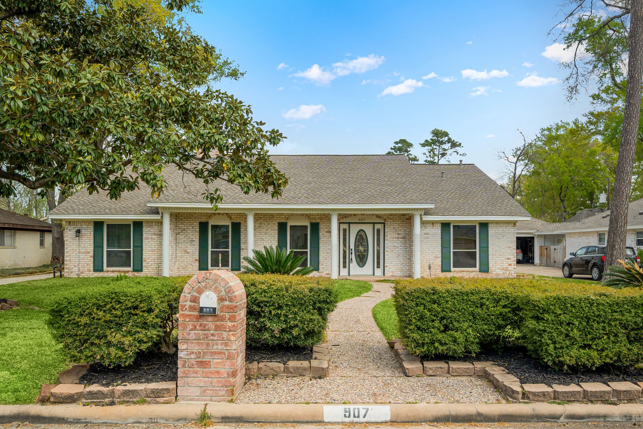 907 Kingsbridge Road Property Photo