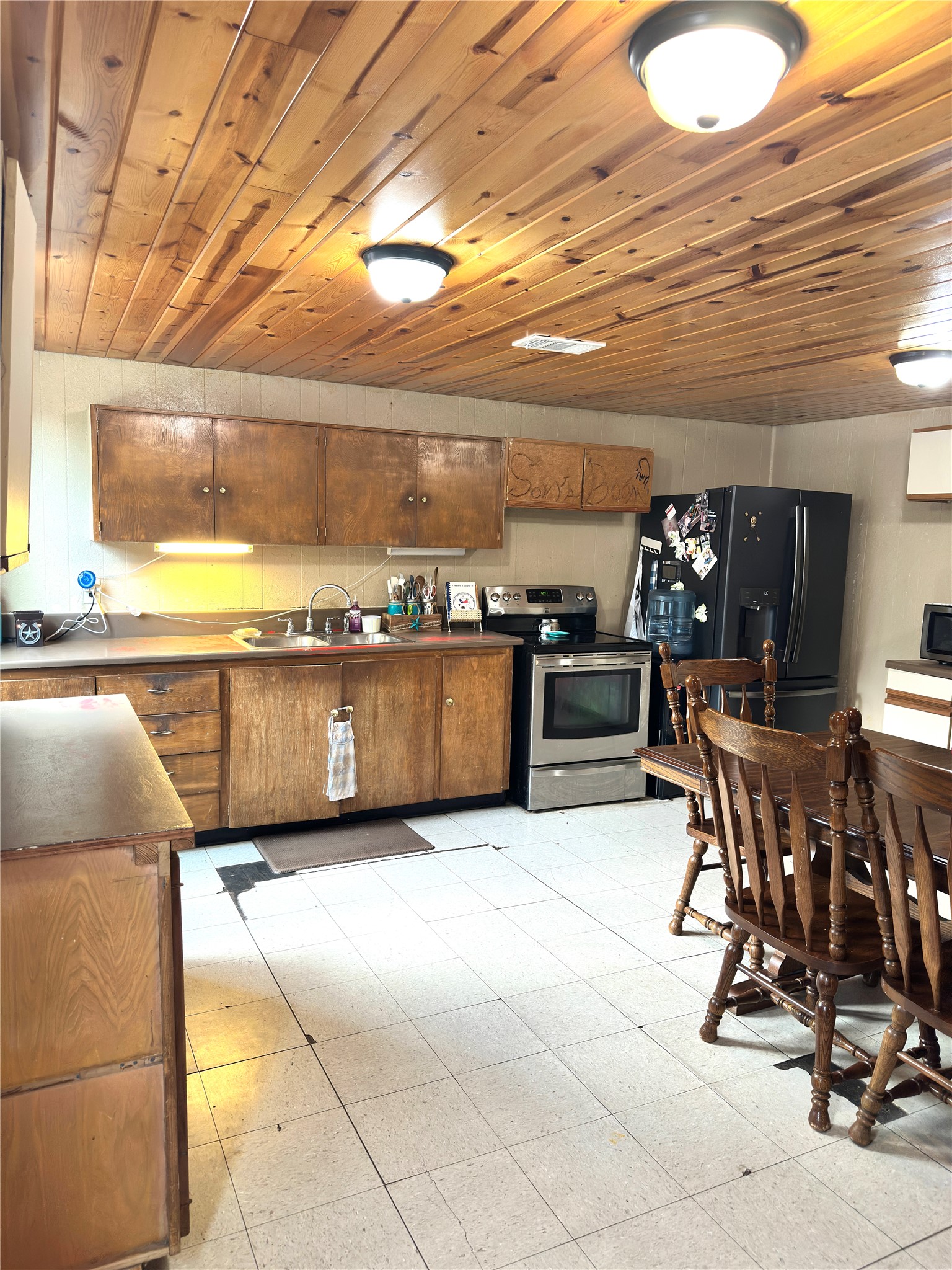 10682 Foxfire Drive Property Photo 3