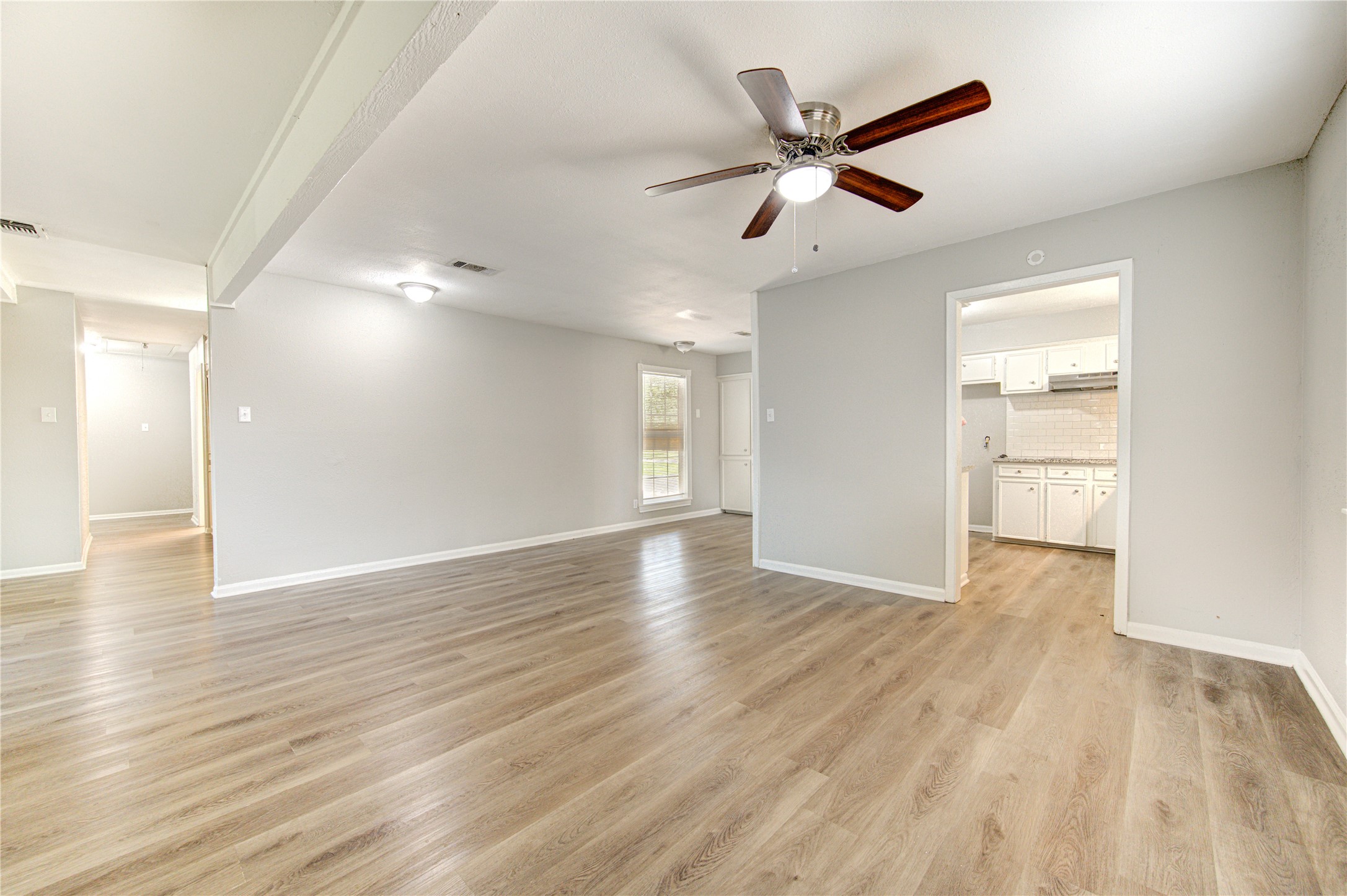 2537 N 21st Avenue N Property Photo 6