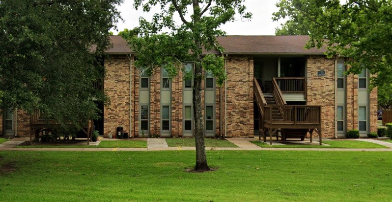1741 E Henderson Property Photo 3