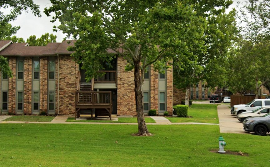 1741 E Henderson Property Photo 4