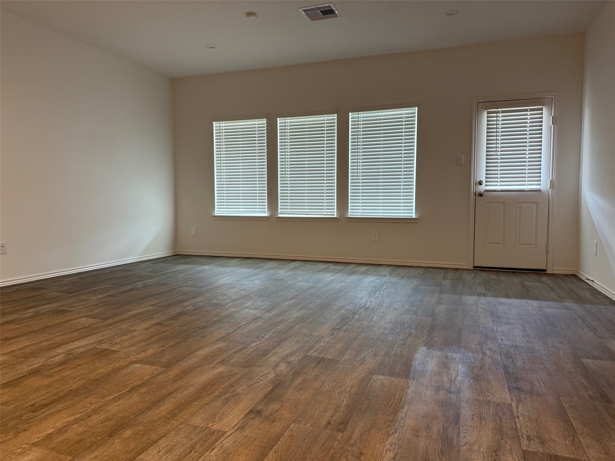 31310 Derbyhaven Drive Property Photo 5