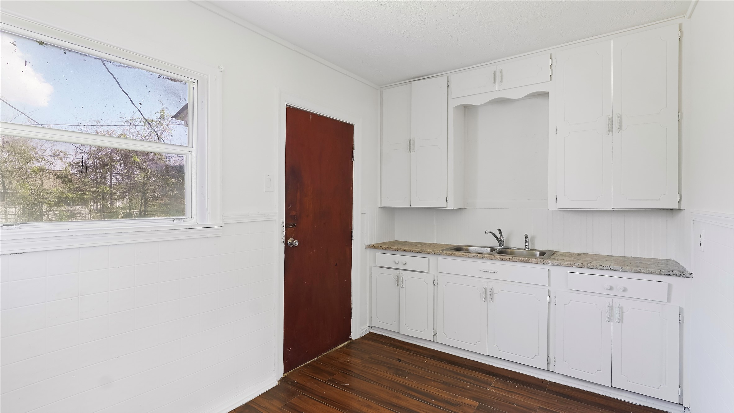 410 Clinton Park Street Property Photo 7