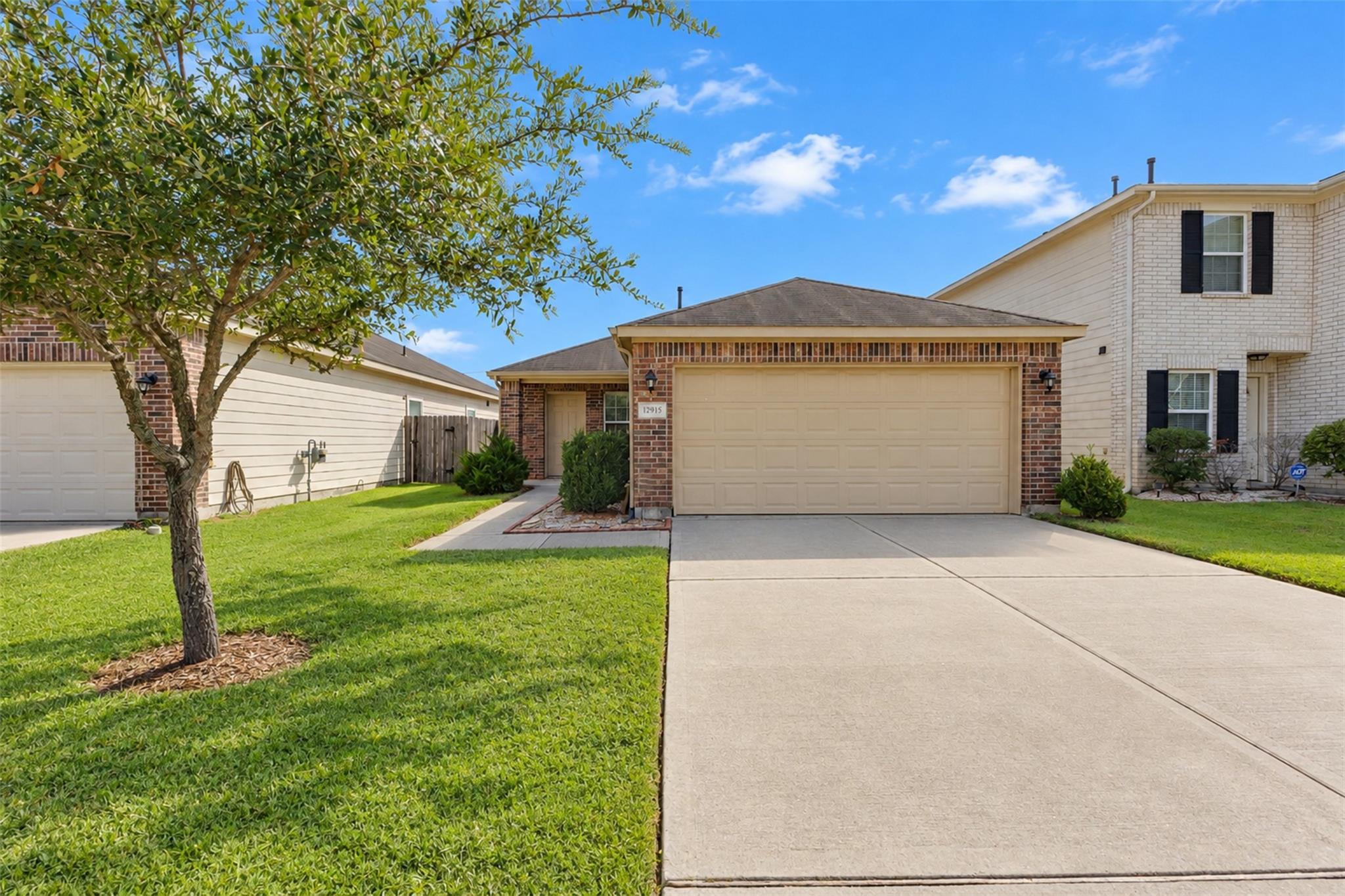 12915 Almeda Crossing Court, Houston Tx 77048 Property Photo 1