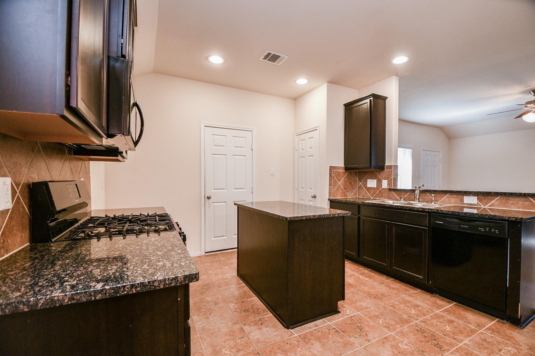 12915 Almeda Crossing Court, Houston Tx 77048 Property Photo 10