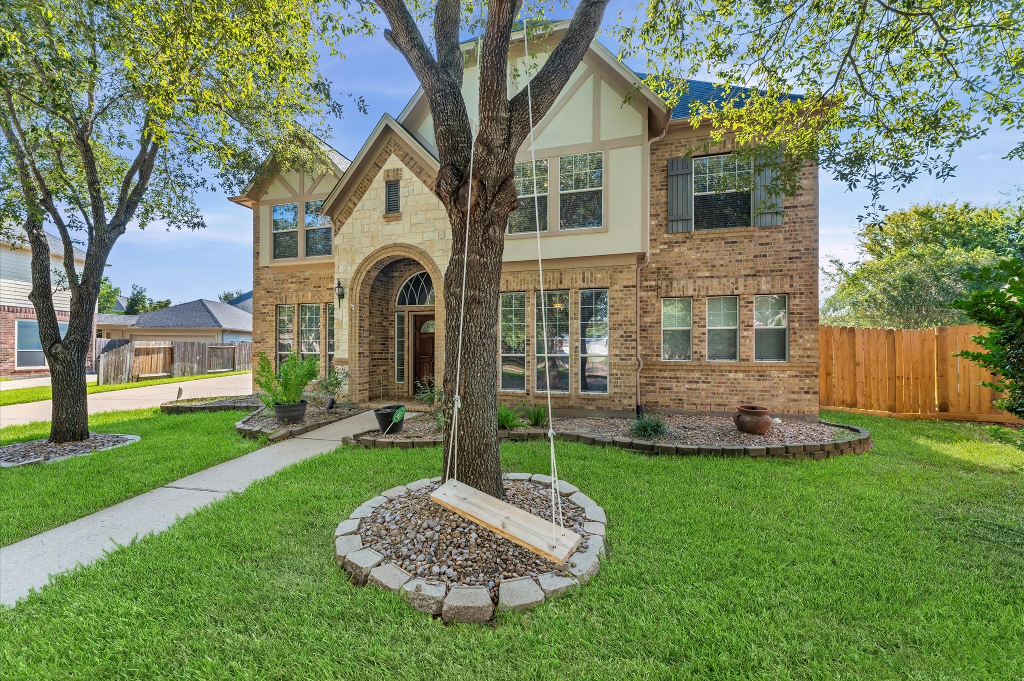 2602 Summer Trace Court Property Photo 2