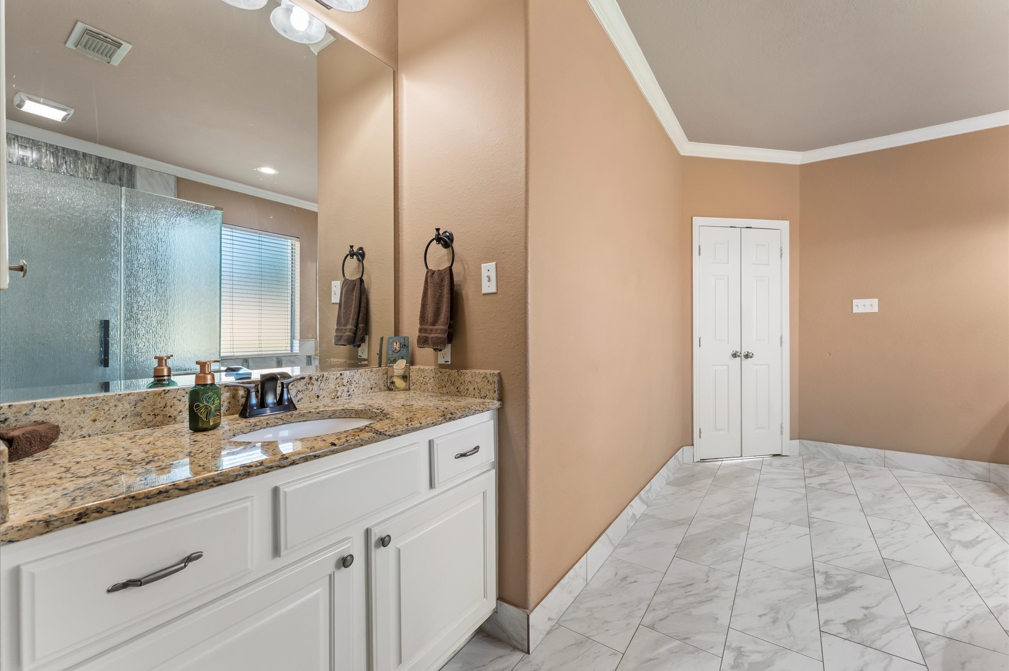 2602 Summer Trace Court Property Photo 16