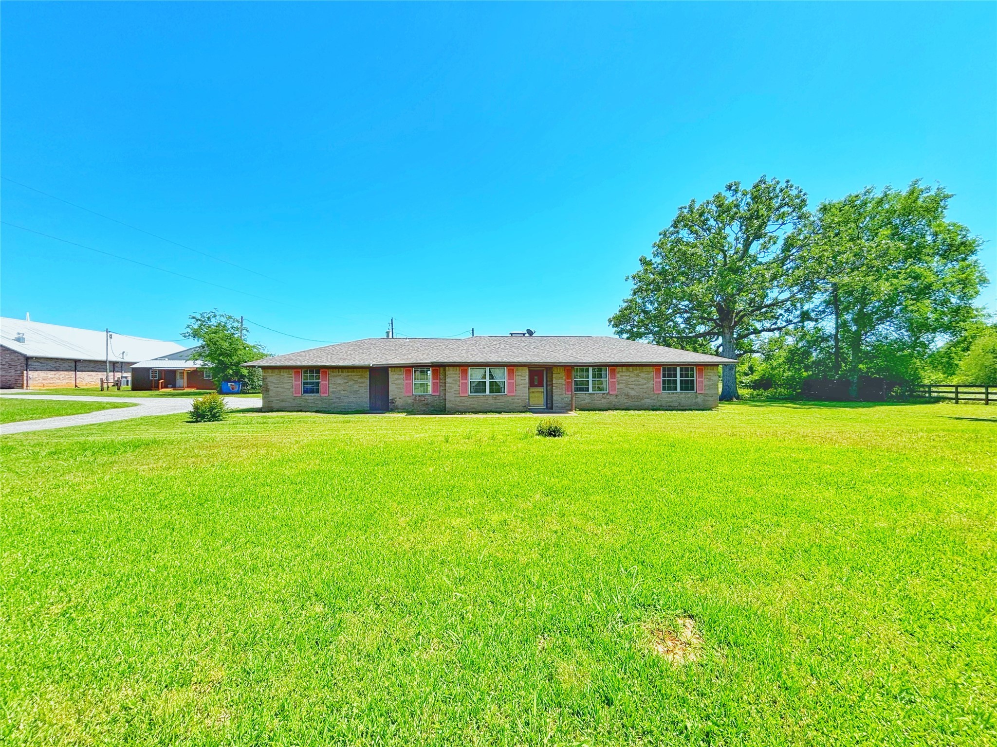 5962 Fm-228 Property Photo