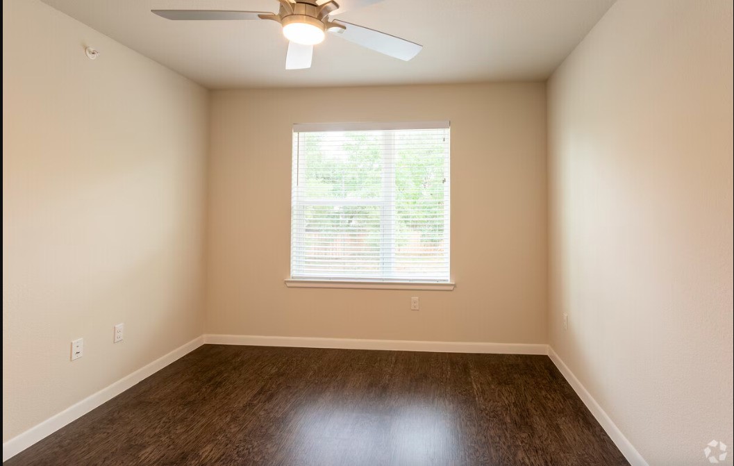 2401 E Oltorf St Property Photo 7