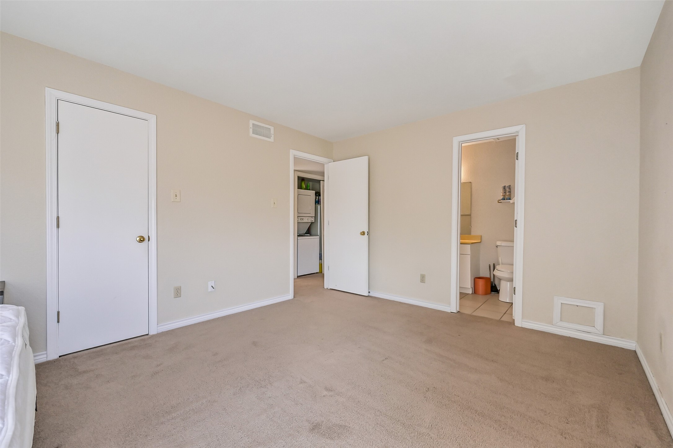 3220 69th Street J1 Property Photo 6