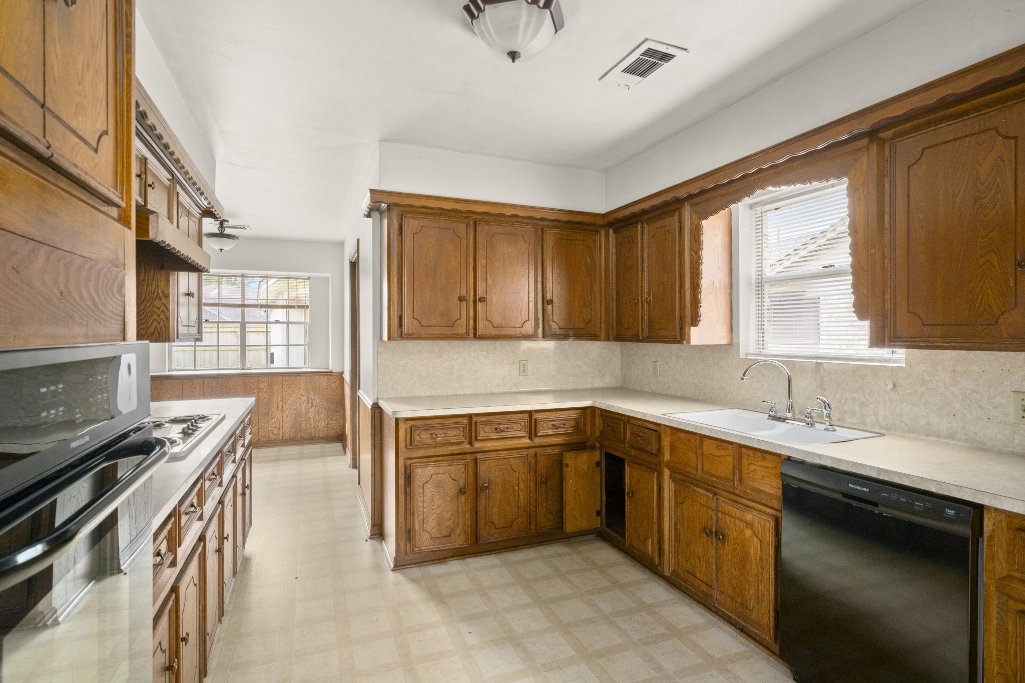 1039 Marcella Property Photo 14