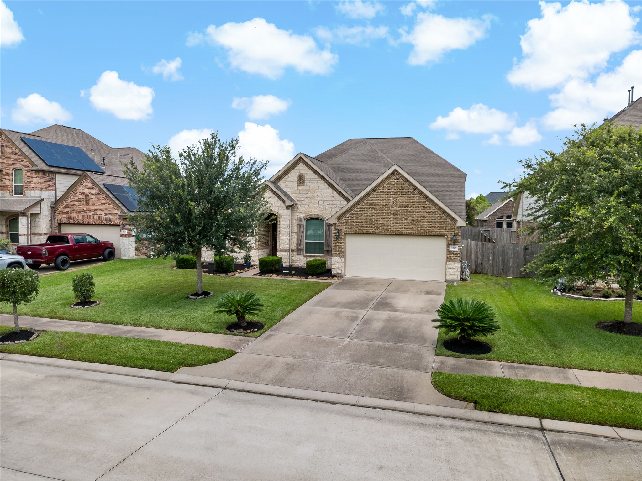 5307 Savannah Bend Drive Property Photo 5