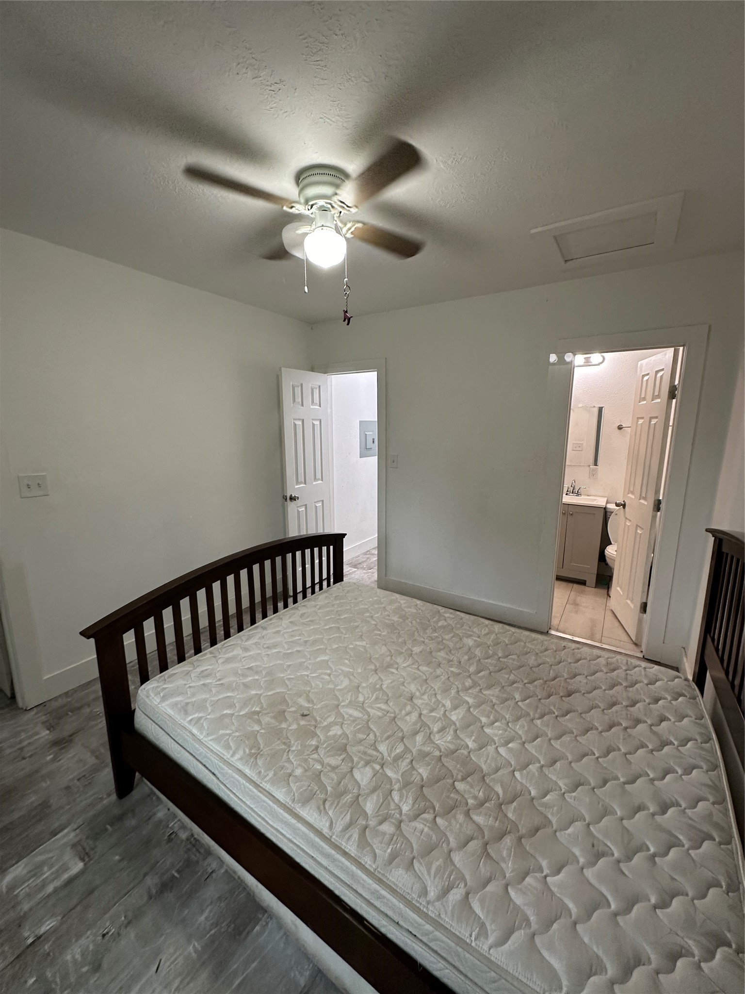1405 Miles Street Property Photo 6