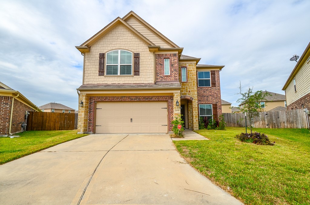 14935 Vinegrove Falls Court Property Photo 1