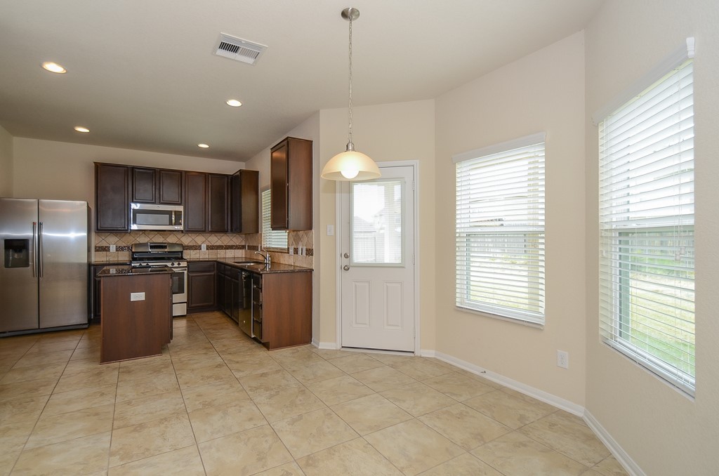 14935 Vinegrove Falls Court Property Photo 10