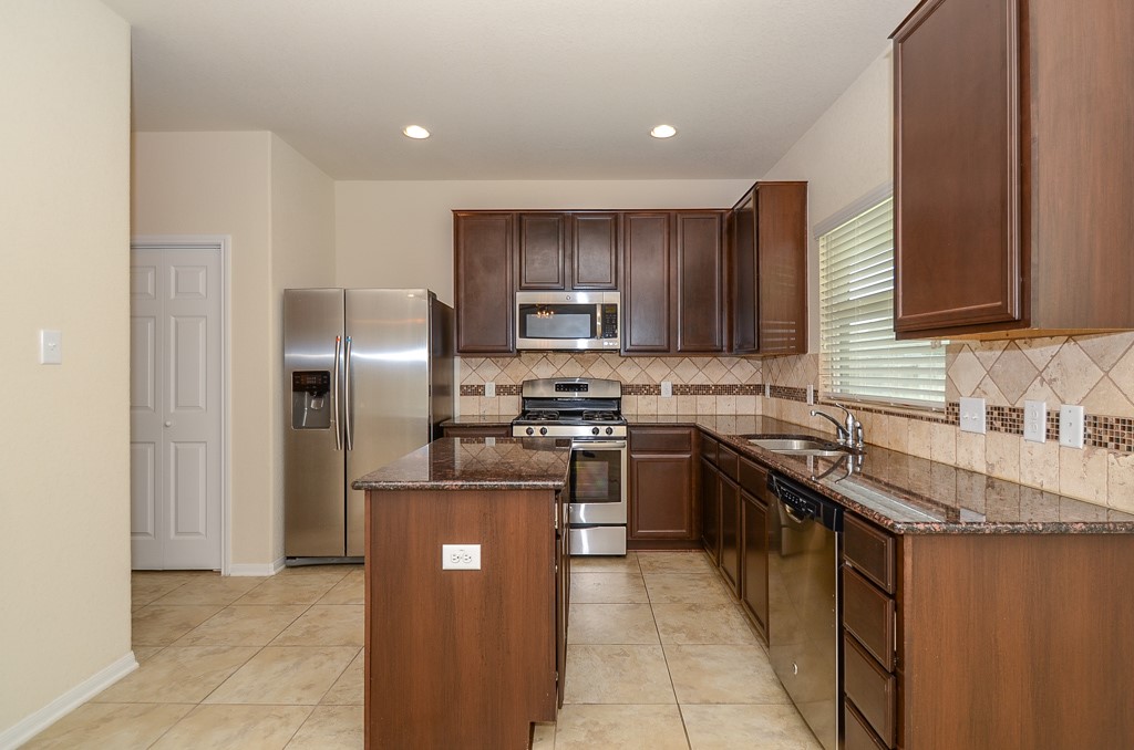 14935 Vinegrove Falls Court Property Photo 11