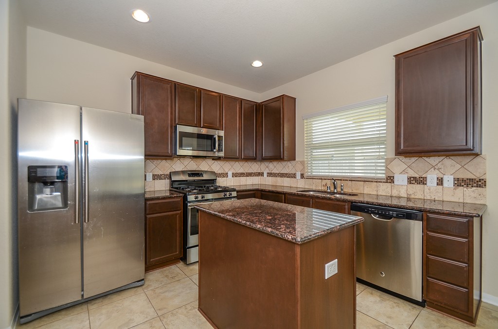 14935 Vinegrove Falls Court Property Photo 12