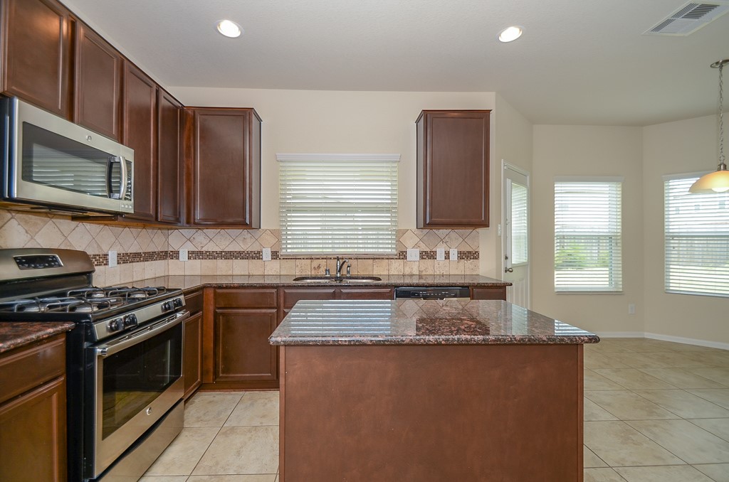 14935 Vinegrove Falls Court Property Photo 13