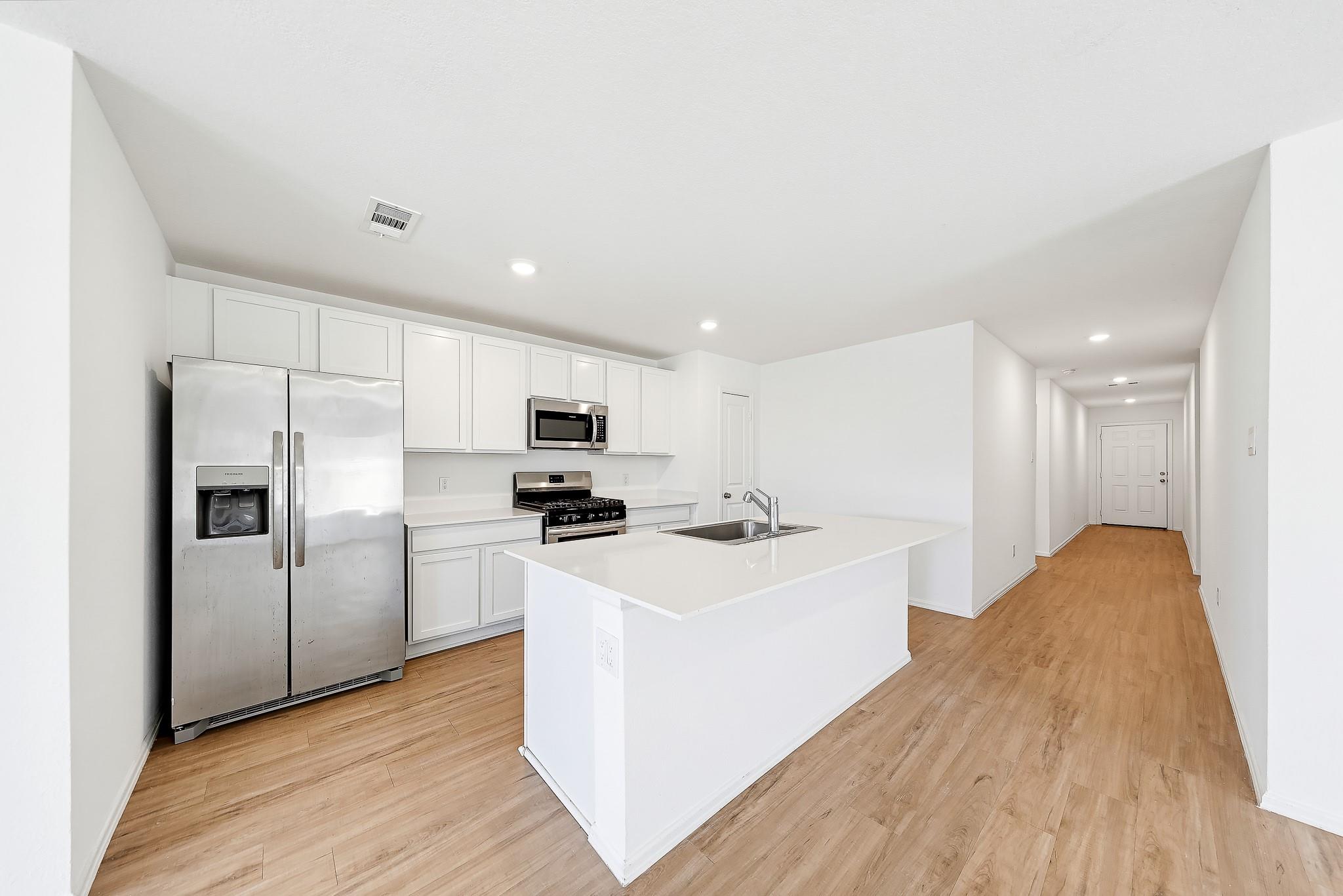 13946 Manatee Street Property Photo 4
